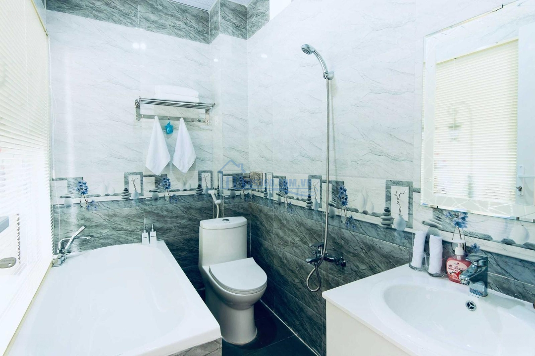 Bán Villa 3 Tầng, Hồ Bơi Mặt Tiền Đường Cửa Đại, Hội An. Dt: 9X28M, 8 Phòng, Giá Chỉ 14 Tỷ