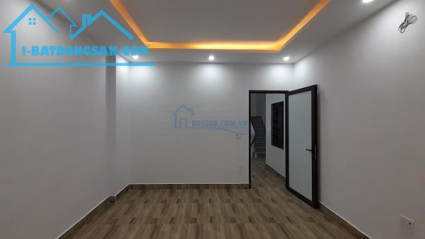 Bán gấp nhà Cam Lộ, Hùng Vương, Hồng Bàng, HP. 1,65 tỷ, 52m2, 3 tầng, sân cổng.