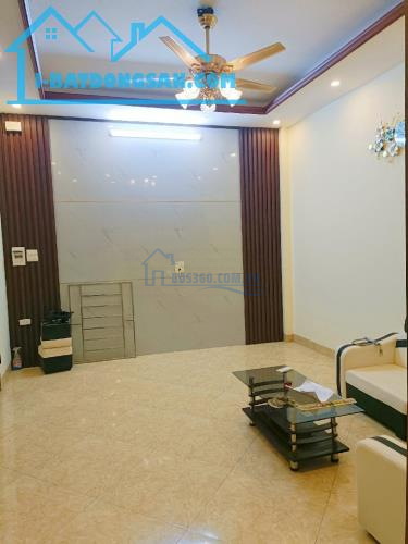 Nhà Nam Dư, Hoàng Mai, ngõ nông – ôtô đỗ, 32m2x5 tầng, MT6m, 3.78 tỷ.