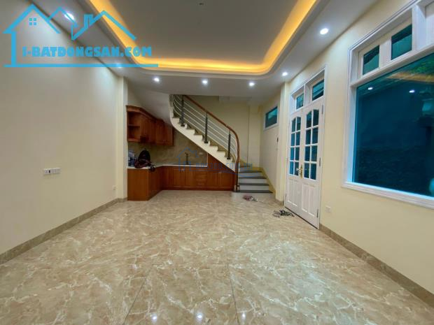 Bán nhà Trung Phụng Đống Đa, 30m2 x 5t, mt 6m, 6.35 tỷ, ngõ nông gần phố, kinh doanh nhỏ