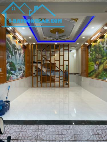 Kẹt tiền bán nhà 1 Trệt 1 lầu 60m2 đường ô tô (P. Hoá An) chỉ 2,480 tỉ