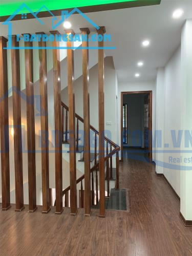 Nhà diện tích 40m2 x 4 tầng tại Vân Canh, Hoài Đức. lô góc 2 mặt thoáng oto đỗ