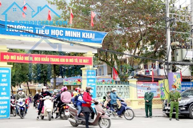 BÁN NGỘP LÔ Đ T MT ĐƯỜNG 18M CHƠN THÀNH 390TRIỆU 200M2 SỔ RIÊNG THỔ CƯ, GẦN TRƯỜNG CHỢ KCN