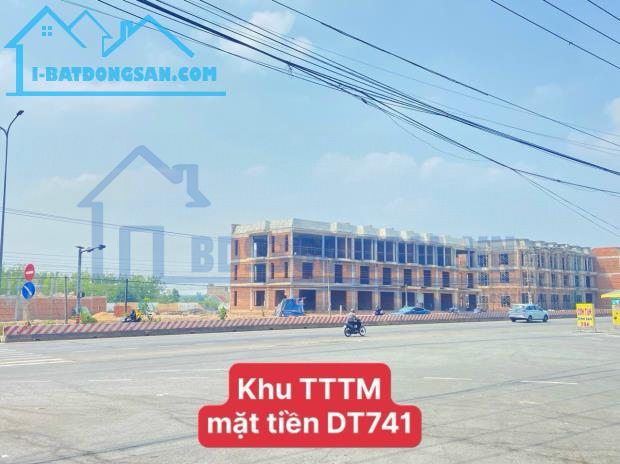 Đất Ngã Ba Cổng Xanh mặt tiền đường DT741 giá \