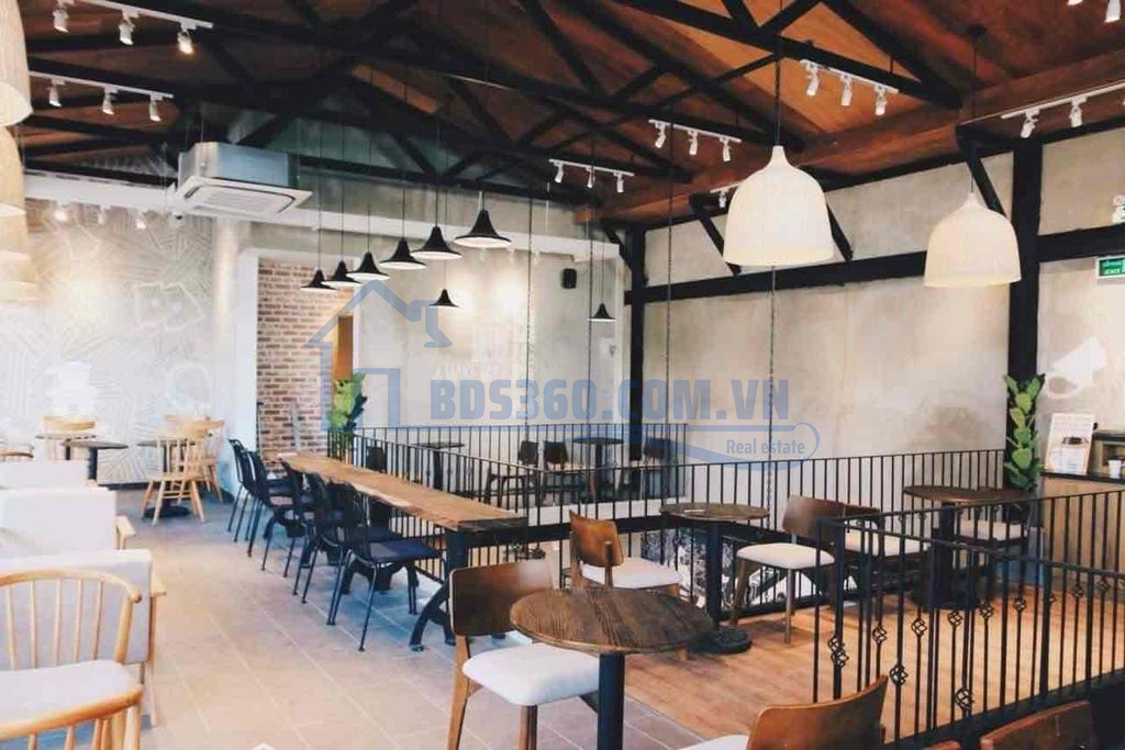 Cho Thuê Lô Gốc 3 Tầng Mặt Tiền Hải Châu , Dtsd 300M2 , Vỉa Hè Rộng