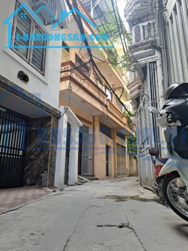 Bán Apartment Lạc Long Quân 200m2, 8 tầng 36 phòng, DT 250tr/th, giá 43.9 tỷ