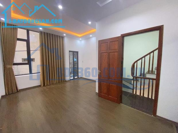 Chỉ 3.5 tỷ có nhà đẹp Đại Mỗ, phố Sa Đôi 34M 5 Tầng, 4P Ngủ, full nội thất, ô tô đỗ gần