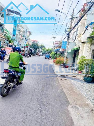 Mặt tiền gần chợ, Tùng Thiện Vương, 2 mặt thoáng, Xe hơi đậu cửa, 7ty9