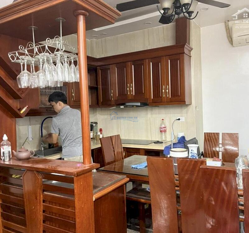 Cần bán gấp nhà phân lô phố Nguyễn Khang 44m2, 6T, thang máy, ô tô vào nhà