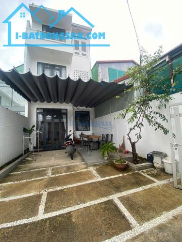 CHO THUÊ NHÀ NGUYÊN CĂN P6 ĐÀ LẠT, 3PN FULL NỘI THẤT, SÂN ĐẬU Ô TÔ, 15TR, LH 0888-113-882