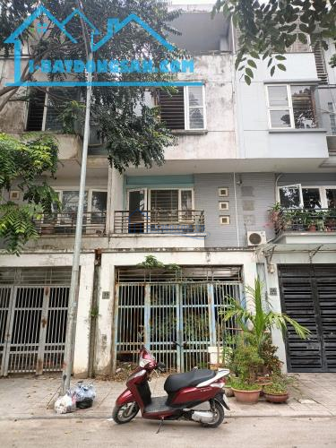 Bán nhà Lk 90m2*4.5T Văn Phú vừa ở vửa kinh doanh siêu đỉnh.Lh 0975*100*988.