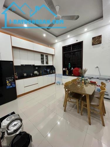 Bán nhà Kim Đồng-Hoàng Mai, vỉa hè , kd vp, 55m, nhỉnh 10 tỷ.