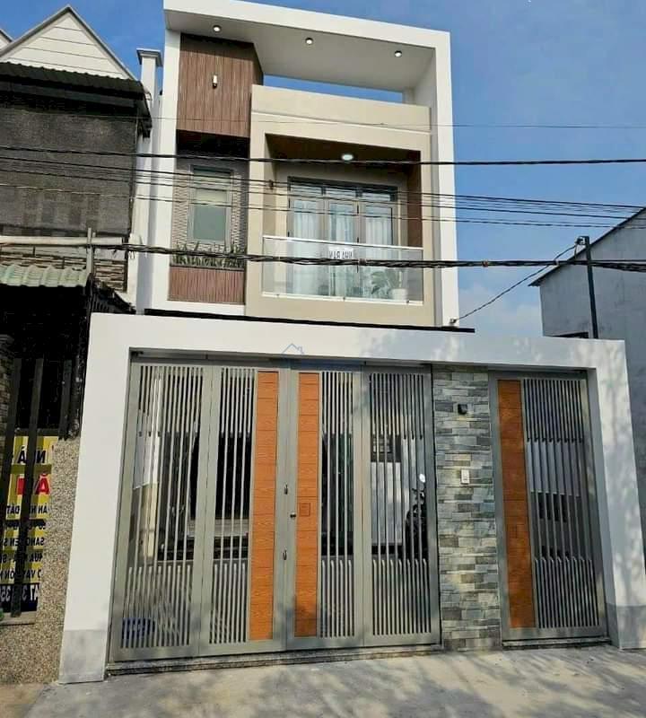 Ngay bệnh viện da liễu 5x21m , Nhà xây cho con trai ở giờ chuyển công tác nên bán gấp