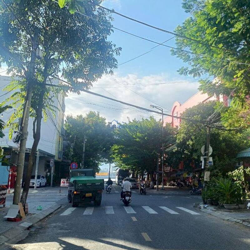 Giảm 5 tỷ. Bán nhà 3 tầng, MT Nguyễn Thông, diện tích 100m2, 11 tỷ.