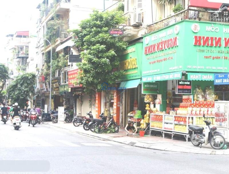 Nhà mặt phố Hàng Than vị trí đắc địa, 206m2 mặt tiền 10.5m, giá bán 146 tỷ