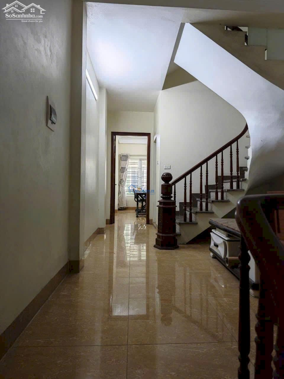 Cần bán nhà phân lô Trần Quốc Hoàn 40m2, 6t, tô tô tránh dừng đỗ ngày đêm