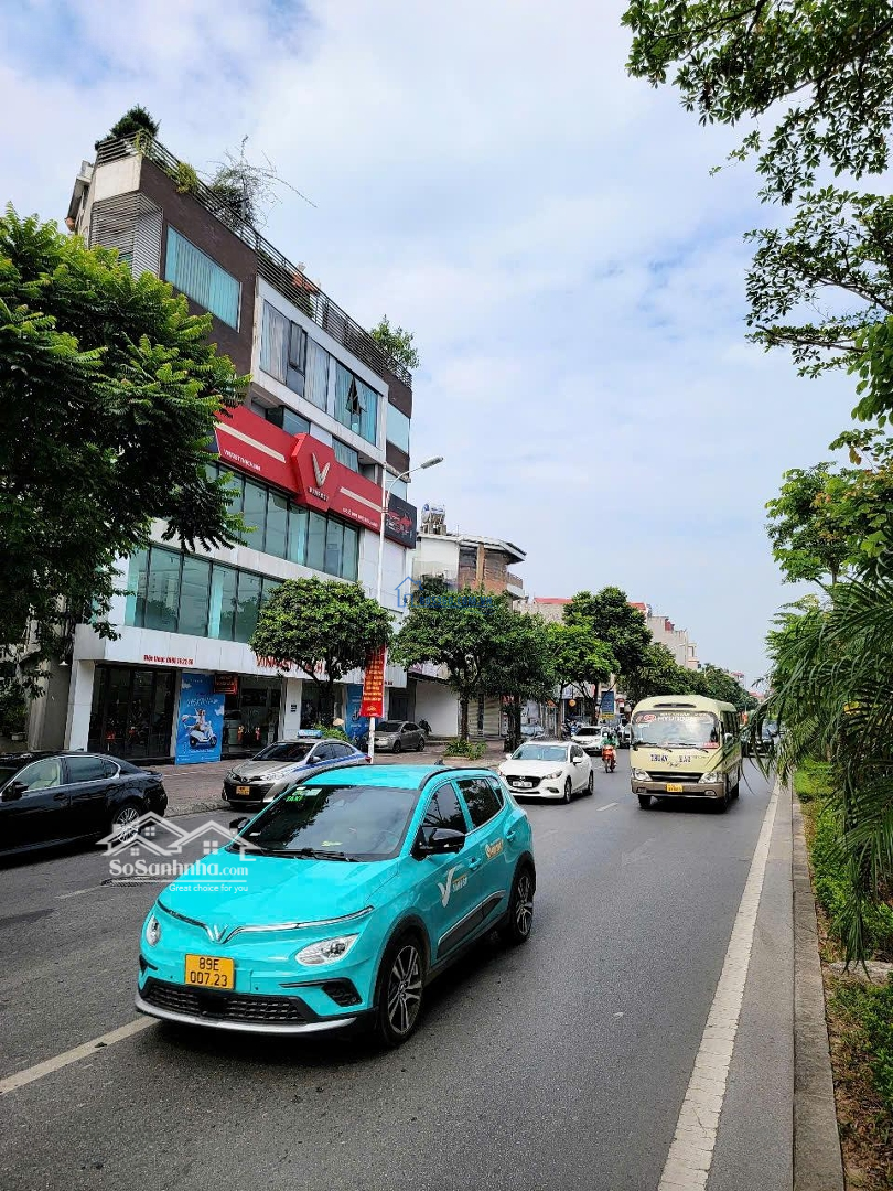 Bán Tòa Nhà Văn Phòng, Nguyễn Văn Cừdiện Tích175M2, 7 Tầng, Mt7.6M, Vỉa Hè, Kinh Doanh Giá Bán 77.5 Tỷ
