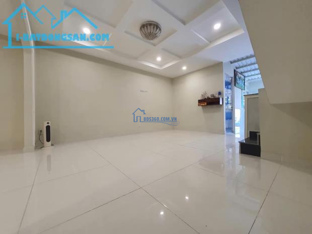 Bán nhà SHR, Sát bên Sài Gòn, 2 tầng 2pN, Đường nhựa, Vĩnh Phú, Thuận An chỉ 3 tỷ hơn