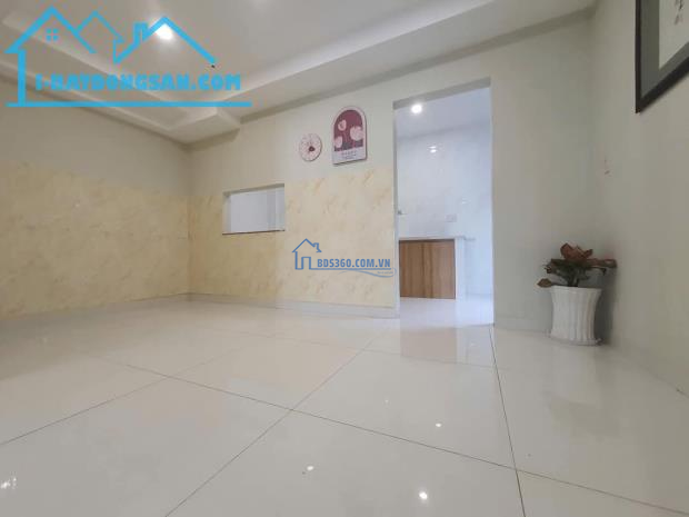 Bán nhà SHR, Sát bên Sài Gòn, 2 tầng 2pN, Đường nhựa, Vĩnh Phú, Thuận An chỉ 3 tỷ hơn