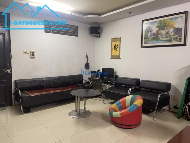 Bán Căn Hộ CC 62 Bà Hom,P.13,Q.6,dt: 8 x 9 (2 phòng) 2 tỷ 2.