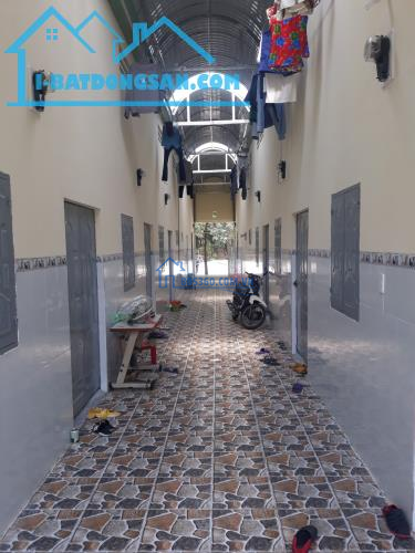 Kinh tế khó khăn cần tiền trả nợ gia đình nhượng lại 2 dãy nhà trọ 300m2 SHR ngay KCN