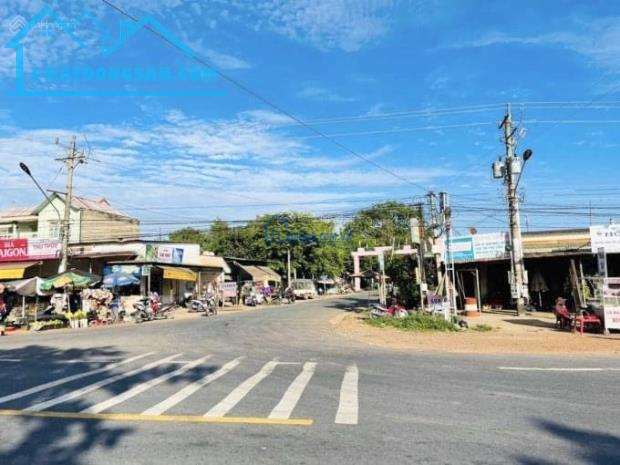 CẦN BÁN GẤP 1.018M2 SỔ RIÊNG NGAY THỊ XÃ, DÂN CƯ ĐÔNG, SÁT CHỢ GIÁ 130TR