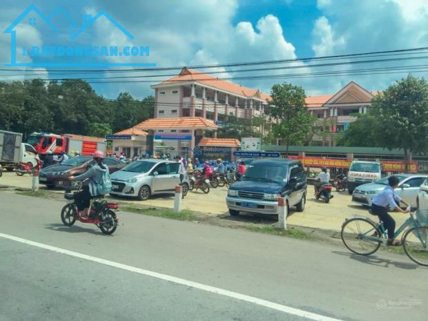 CẦN BÁN GẤP 1.018M2 SỔ RIÊNG NGAY THỊ XÃ, DÂN CƯ ĐÔNG, SÁT CHỢ GIÁ 130TR