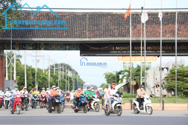 Bán gấp công chứng trước tết (20x36=857m2) 2MT view suối, giá 280 tr/s đối diện trường chợ