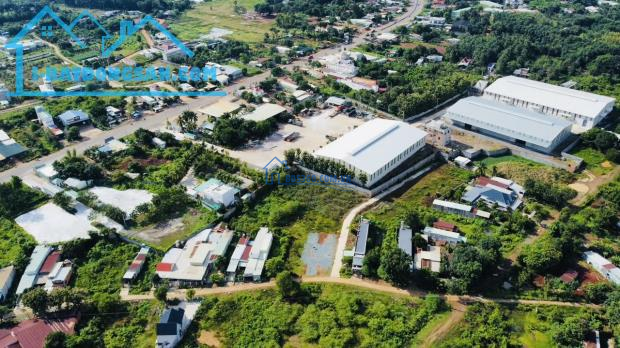 ĐỊNH CƯ SANG ÚC CẦN SANG 15X50=750M2 ĐẤT THỔ CƯ MẶT TIỀN QUỐC LỘ 13, DÂN ĐÔNG GIÁ 370 TR