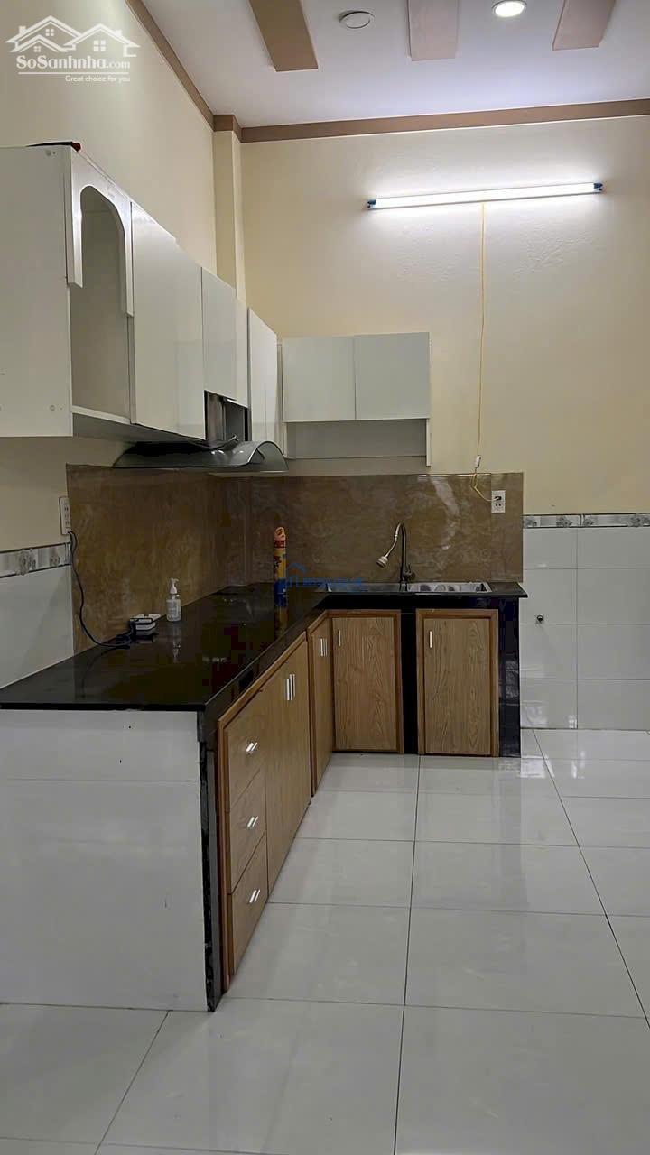 Cho thuê 1 lầu 1 trệt 3PN, gần chợ cây xăng 26, Tân Phong sạch đẹp