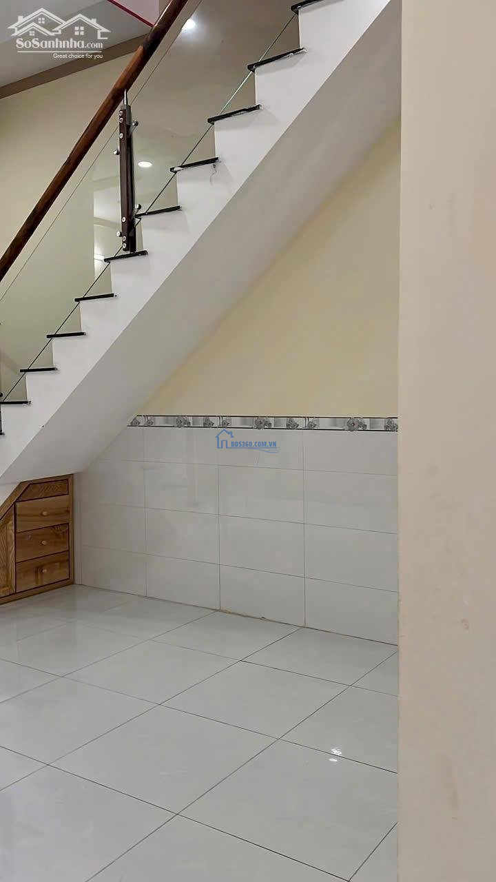 Cho thuê 1 lầu 1 trệt 3PN, gần chợ cây xăng 26, Tân Phong sạch đẹp