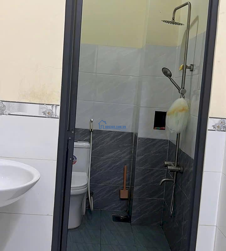 Cho thuê 1 lầu 1 trệt 3PN, gần chợ cây xăng 26, Tân Phong sạch đẹp