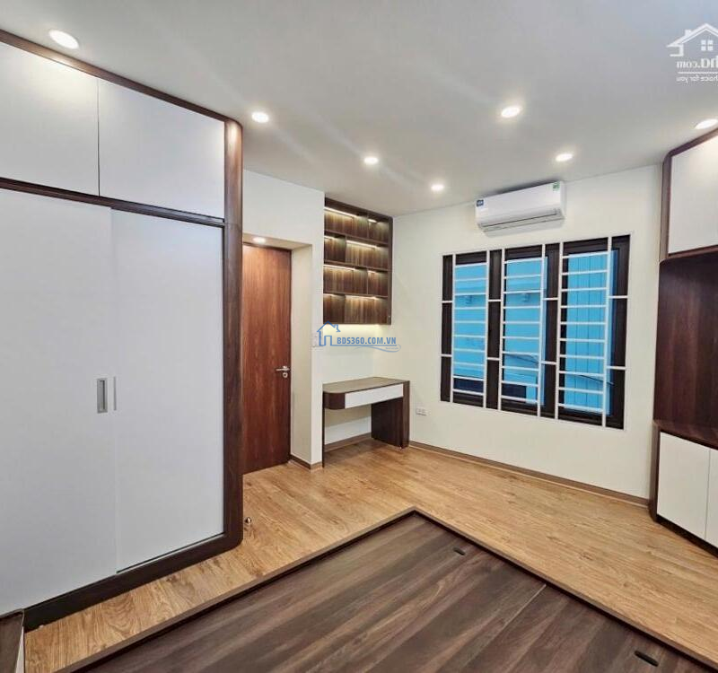 Bán nhà phố Nguyễn Sơn - Long Biên, nhà 6 tầng, giá siêu hấp dẫn!