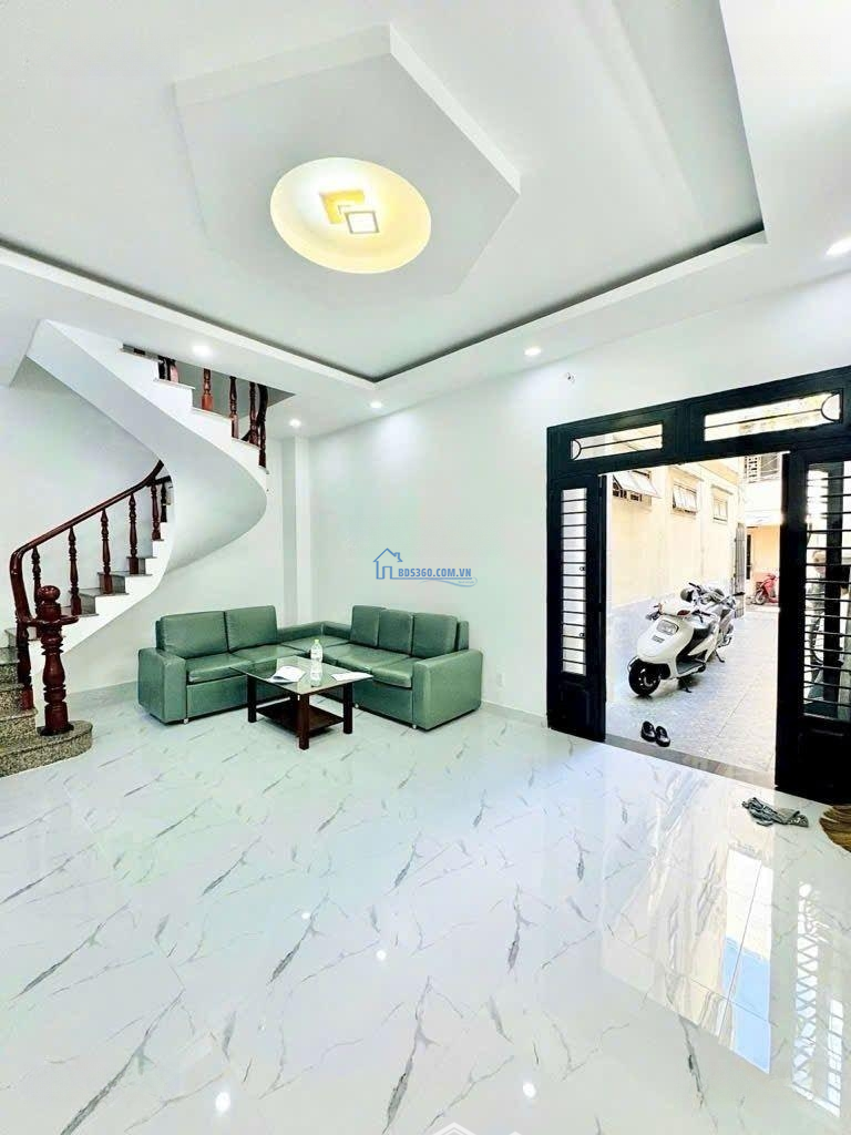 Chính Chủ Cần Bán Căn Nhà Đường Hoàng Hoa Thám . Giá Bán 2Ty250, 105M2. Sổ Hồng Riêng