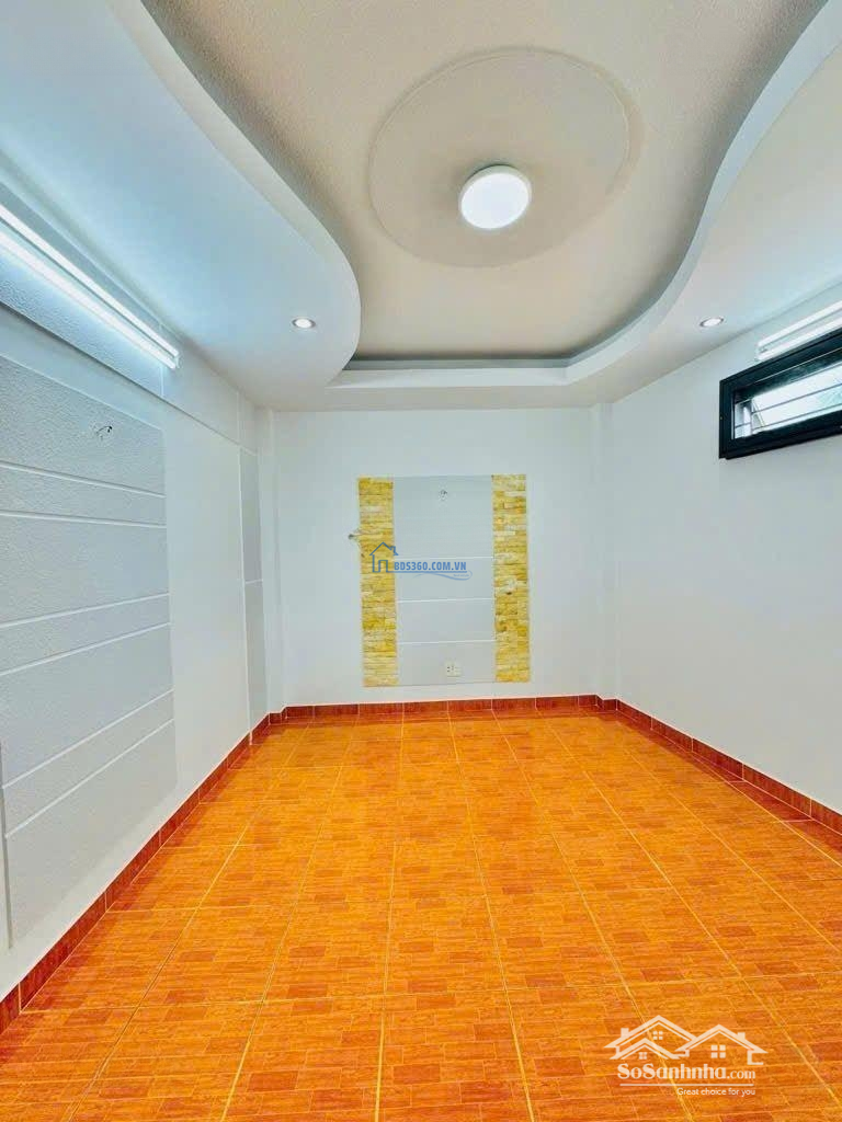 Chính Chủ Cần Bán Căn Nhà Đường Hoàng Hoa Thám . Giá Bán 2Ty250, 105M2. Sổ Hồng Riêng