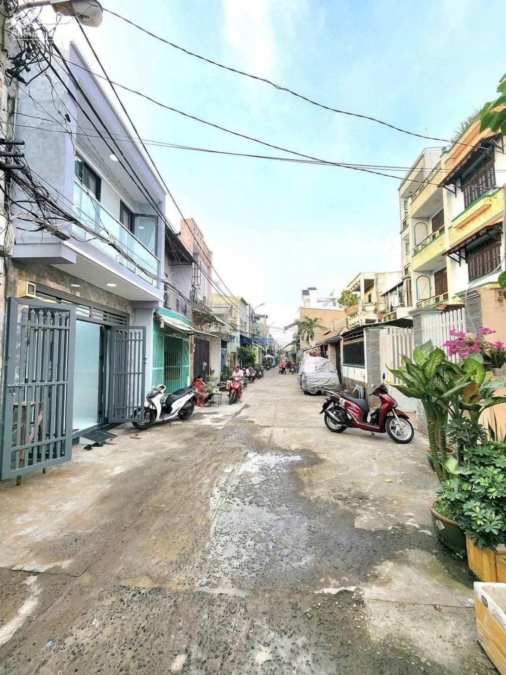 NHÀ MỚI XÂY - THIẾT KẾ HIỆN ĐẠI - SỔ HỒNG RIÊNG - GIÁ: 2TY7 - BÌNH TÂN
