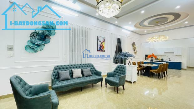 Bán đất Bảo Lộc phường 2.Tặng căn nhà có nội thất kèm sân vườn.DT 250m2.Giá 3 tỷ 490 triệu