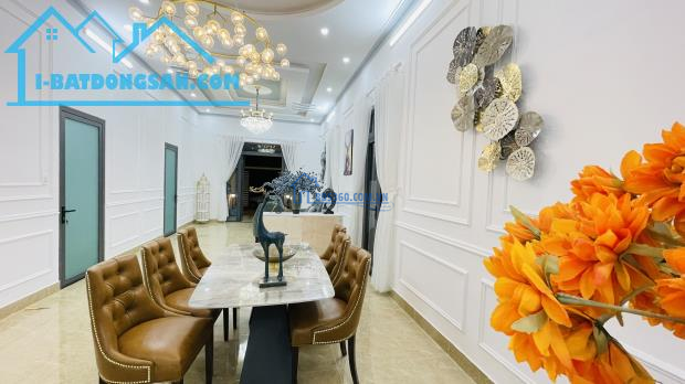 Bán đất Bảo Lộc phường 2.Tặng căn nhà có nội thất kèm sân vườn.DT 250m2.Giá 3 tỷ 490 triệu