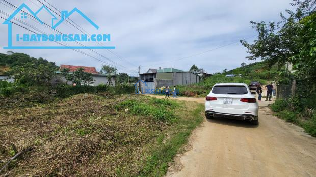 Bán đất Bảo Lộc.DT 274,2m2 (10,5mx20,9m) có 120m2 thổ.Lô góc 2 mặt tiền.Cách QL.20 chỉ 900