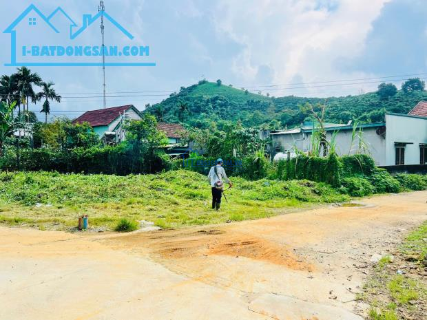 Bán đất Bảo Lộc.DT 274,2m2 (10,5mx20,9m) có 120m2 thổ.Lô góc 2 mặt tiền.Cách QL.20 chỉ 900