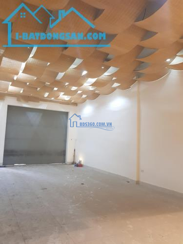 Bán nhà sổ vuông A4. Mặt Phố Hoàng Văn Thái, DT 125m² x 5T MT: 5,3m. Giá chào 28,5 tỷ