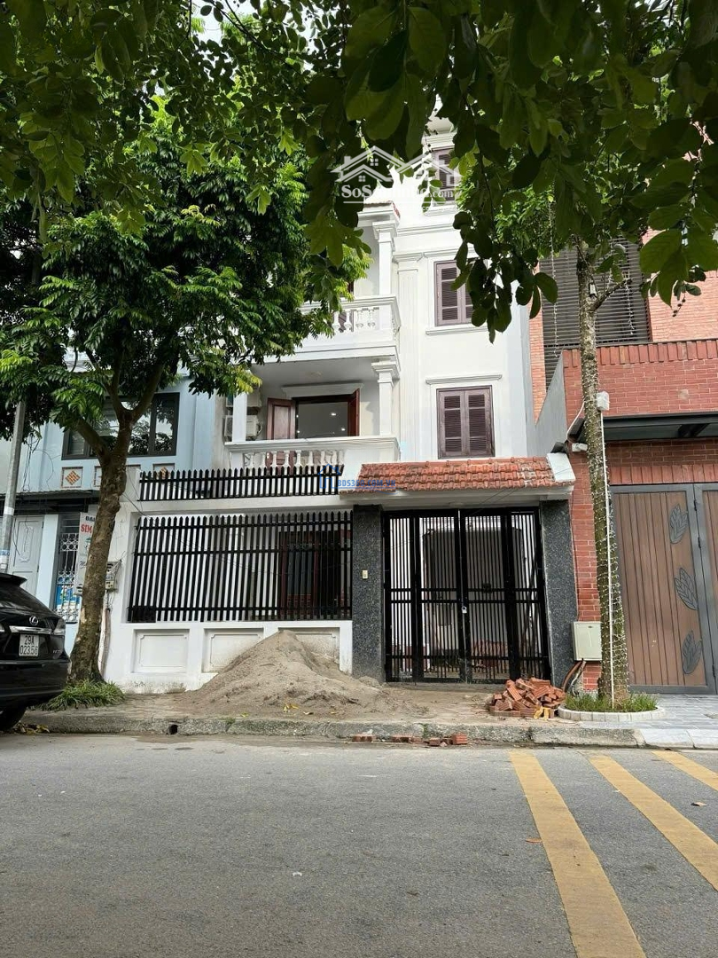 Bán Bt Saì Đồng 2 Mặt Tiền, Ngay Hồ