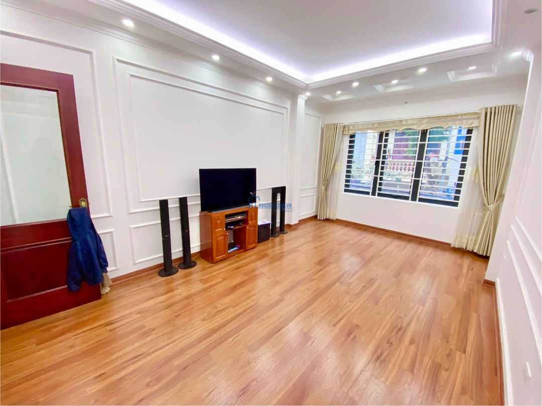 Mặt Phố Giá Phân Lô Mặt Phố Q. Cầu Giấy- Kinh Doanh- Gara 2 Ôtô- Nhà Mới- Ô Chờ Thang Máy