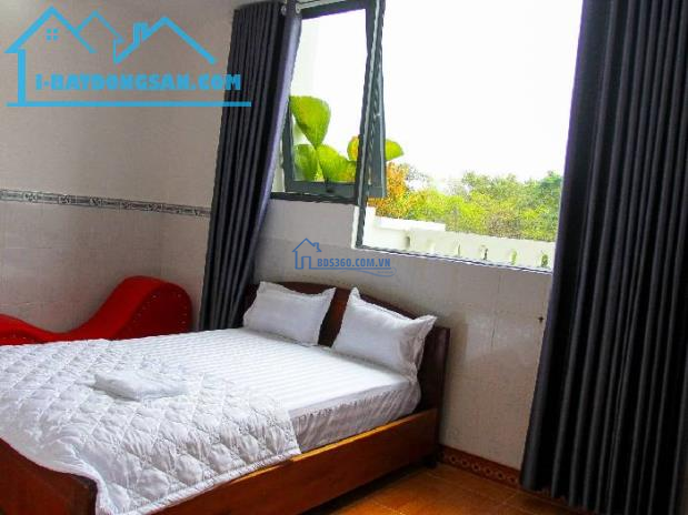 KHÁCH SẠN 5 TẦNG - 35 PHÒNG MÁY LẠNH - LƯỢNG KHÁCH CÓ SẴN RẤT NHIỀU.