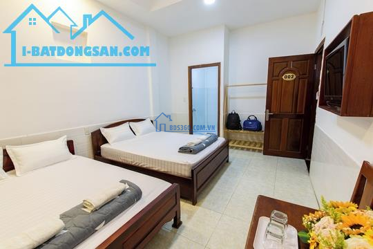 KHÁCH SẠN 5 TẦNG - 35 PHÒNG MÁY LẠNH - LƯỢNG KHÁCH CÓ SẴN RẤT NHIỀU.