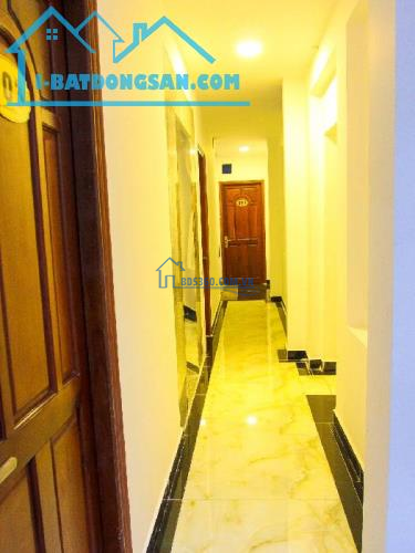KHÁCH SẠN 5 TẦNG - 35 PHÒNG MÁY LẠNH - LƯỢNG KHÁCH CÓ SẴN RẤT NHIỀU.