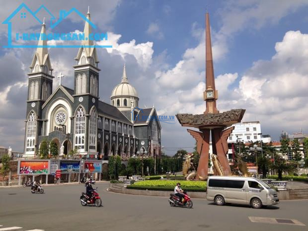 Ngộp ngân hàng cần bán lô đất diện tích lớn, có thể xây villa. Trung tâm TDM, hẻm xe tăng