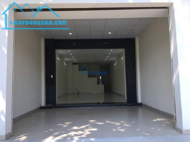 Nhà chính chủ, giá chỉ 24tr/m2, KCN Mỹ Phước 3, mặt tiền đường lộ lớn 62m