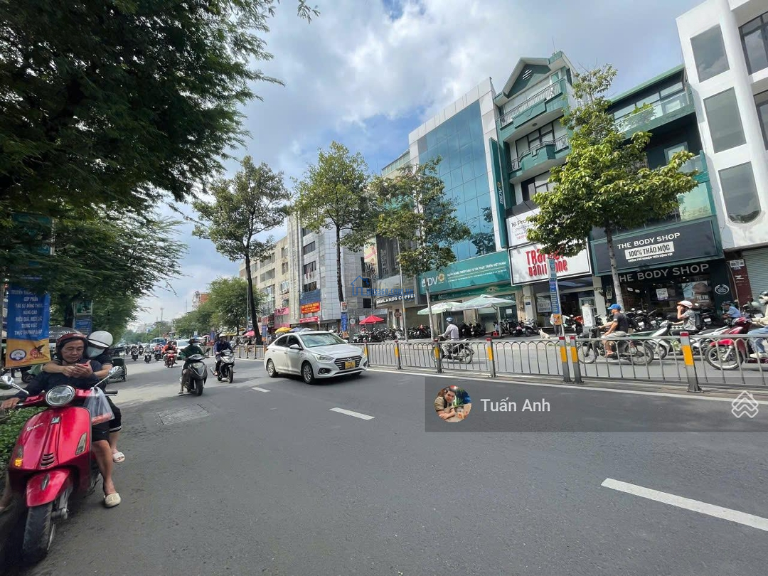 Bán Villa Khu Compound Lam Sơn, P. 6, Q. Bình Thạnh. Diện Tích 10X20M, 1 Trệt 3 Lầu St. Giá Bán 26 Tỷ