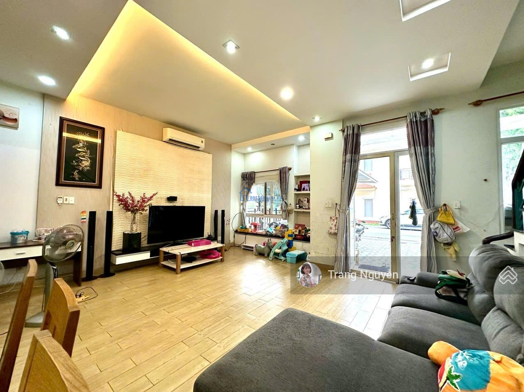 Cần Bán Gấp Căn Biệt Thự 130M² The Oasis Ngay Aeon Sân Golf Sông Bé. Full Nội Thất Chỉ 5.6 Tỷ
